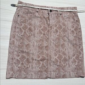 Elegant Pink Snake Print Skirt